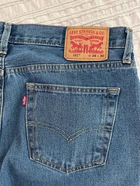 Levi’s 541 Athletic Taper Jeans — W34 L30 — Medium Wash
